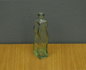 asymetryczny wazon szklany ze skandynawii